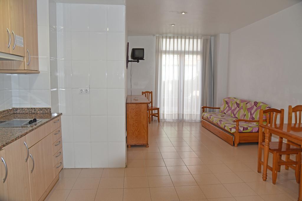 Apartamentos Ar Dosjoimi โยเรตเดมาร์ ภายนอก รูปภาพ