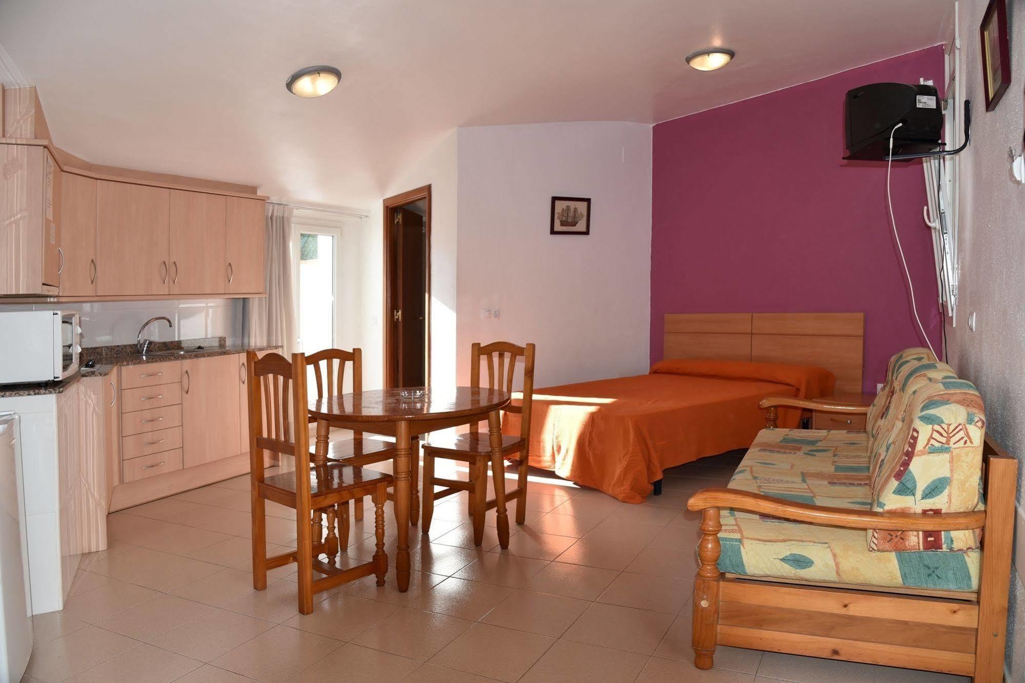 Apartamentos Ar Dosjoimi โยเรตเดมาร์ ภายนอก รูปภาพ