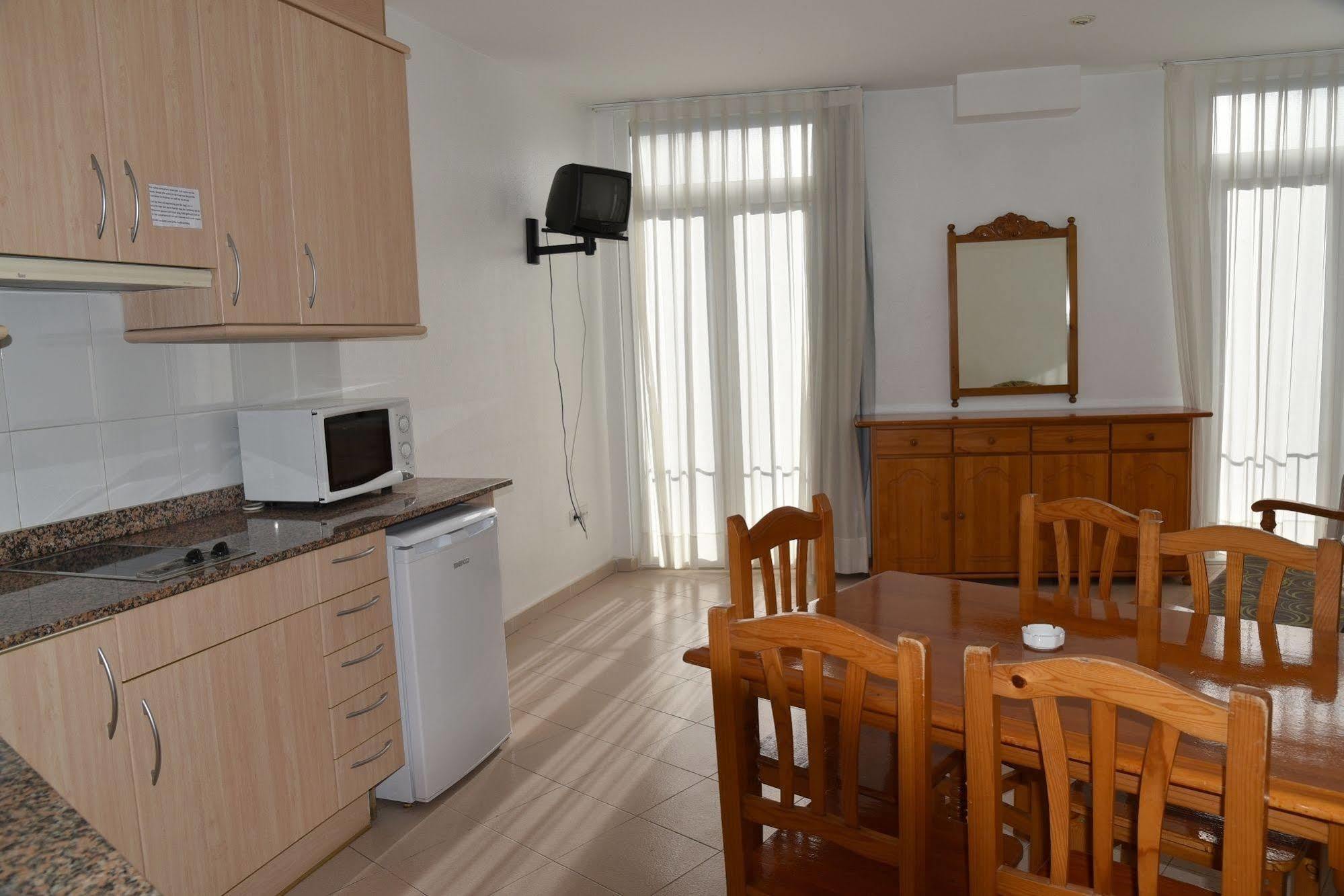 Apartamentos Ar Dosjoimi โยเรตเดมาร์ ภายนอก รูปภาพ