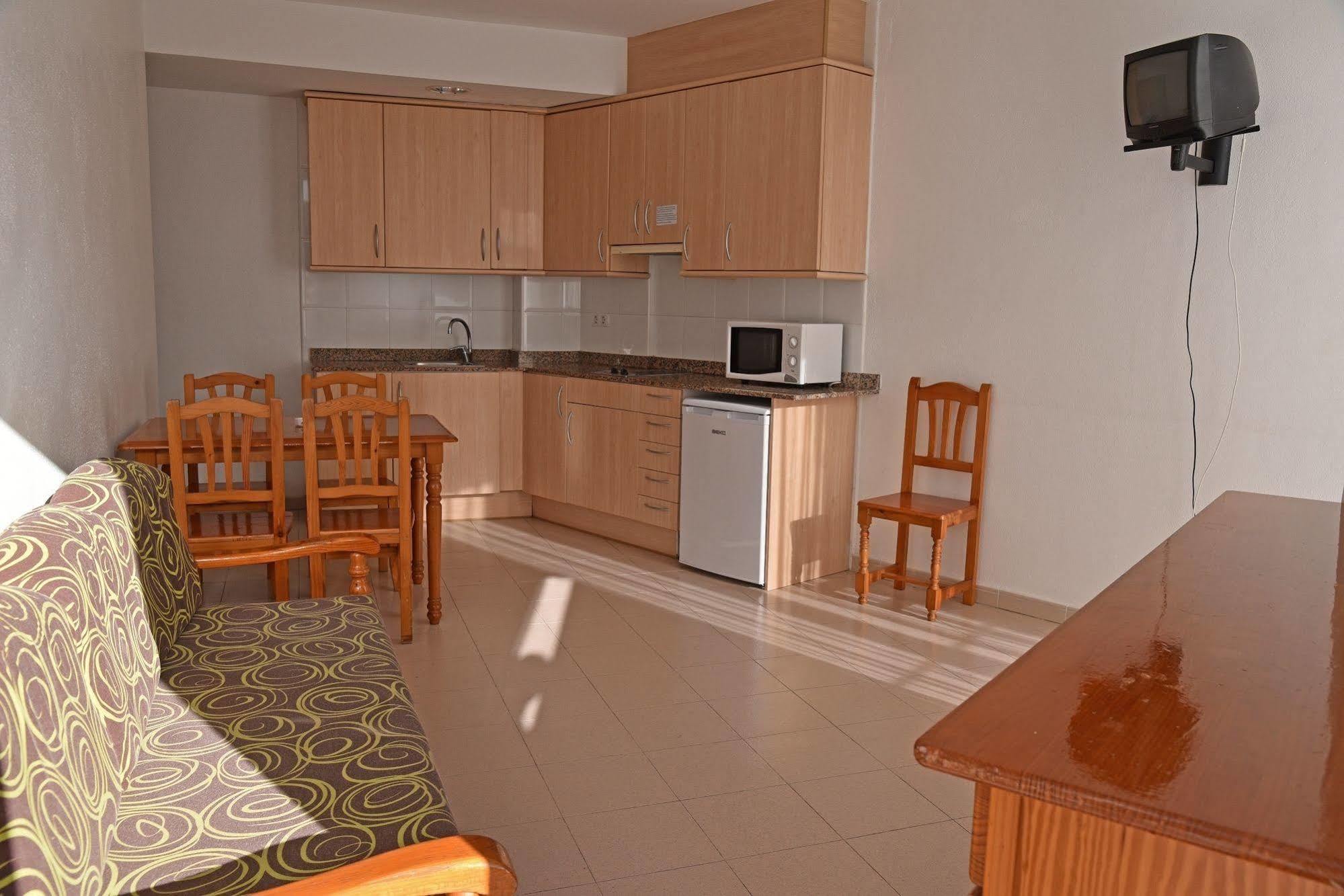 Apartamentos Ar Dosjoimi โยเรตเดมาร์ ภายนอก รูปภาพ
