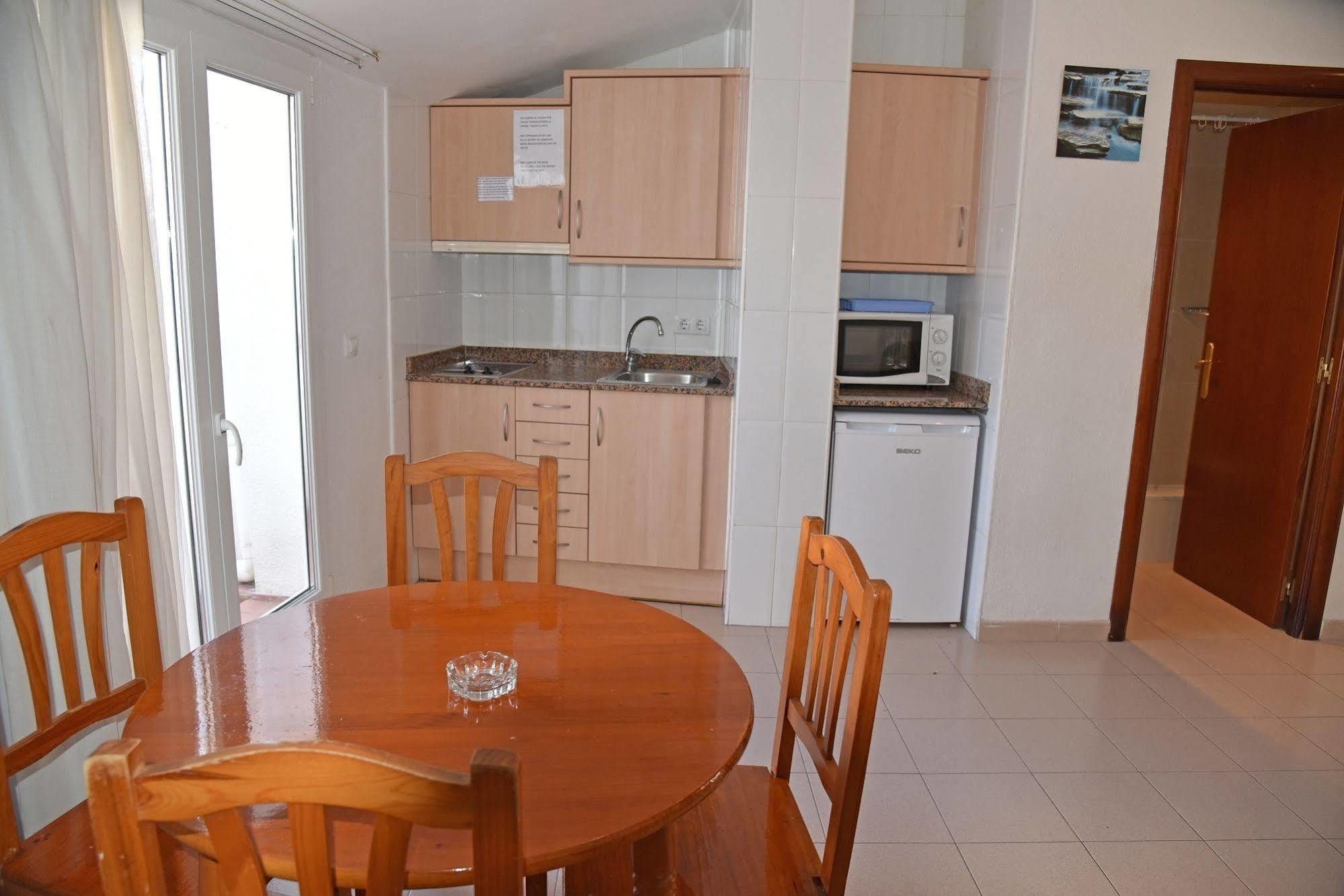 Apartamentos Ar Dosjoimi โยเรตเดมาร์ ภายนอก รูปภาพ
