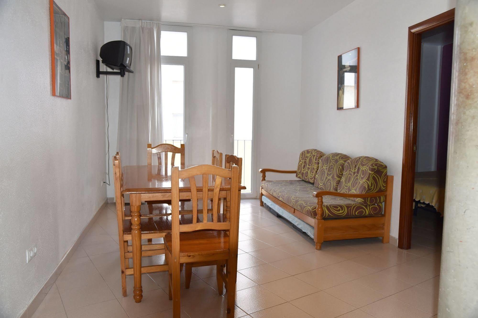 Apartamentos Ar Dosjoimi โยเรตเดมาร์ ภายนอก รูปภาพ
