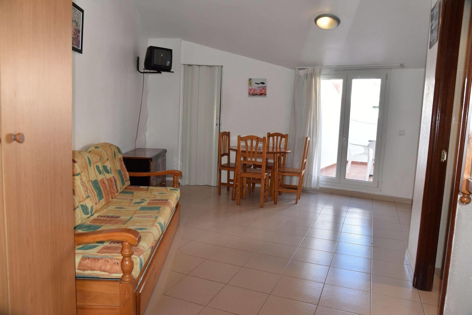 Apartamentos Ar Dosjoimi โยเรตเดมาร์ ภายนอก รูปภาพ