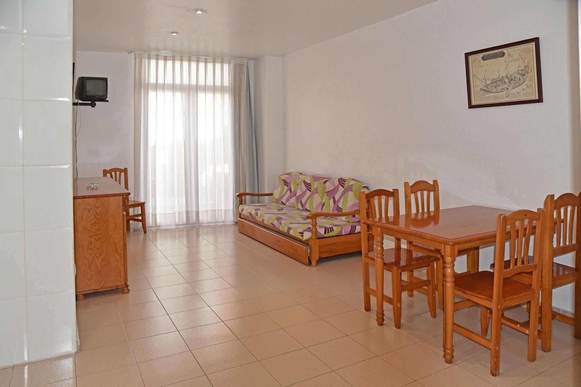 Apartamentos Ar Dosjoimi โยเรตเดมาร์ ภายนอก รูปภาพ